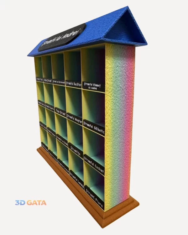 Vedere laterală căsuță ștrumfi printată 3D, detaliu personalizare nume