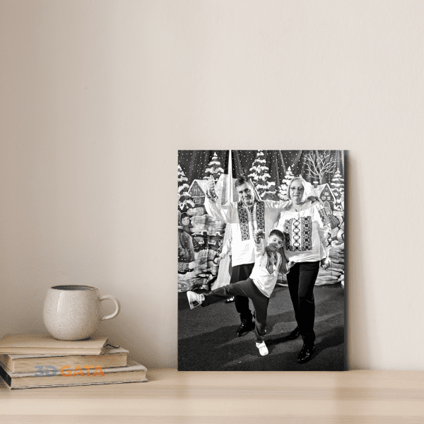 fotografie-3d-personalizata-bunici-nepot Fotografie 3D personalizată cu bunici și nepot pe decor bej minimalist