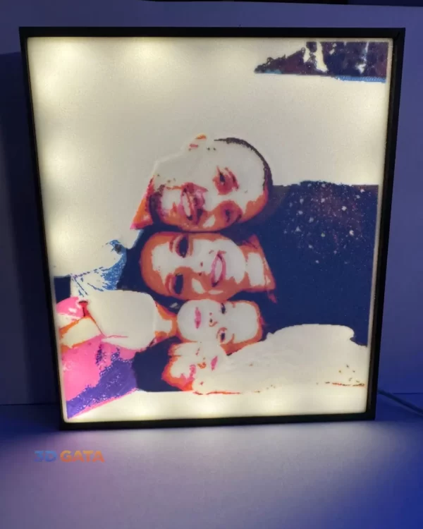 lampa-foto-personalizata-portret-familie Lampă foto personalizată cu portret de familie, tablou luminos 3D