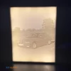 tablou-luminos-personalizat-cadou-aniversare Vedere laterală lampă foto personalizată cu sistem de iluminare inclus